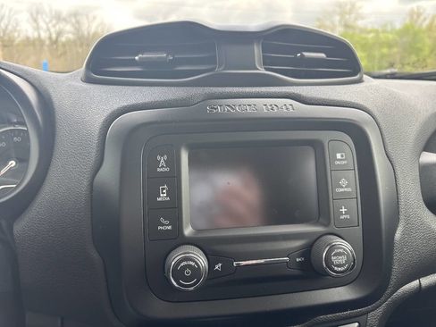 Used 2016 Jeep Renegade Latitude AWD/4WD image 32