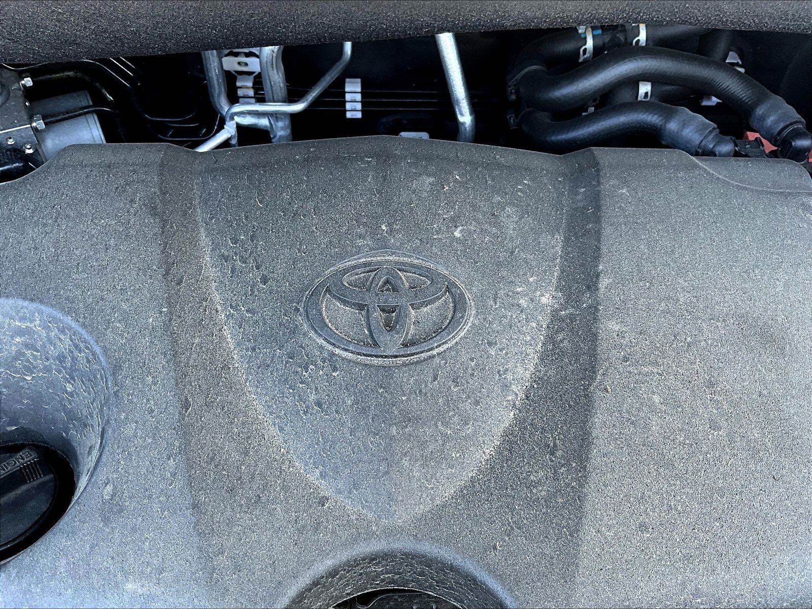 Used 2025 Toyota Highlander Platinum AWD/4WD image 32
