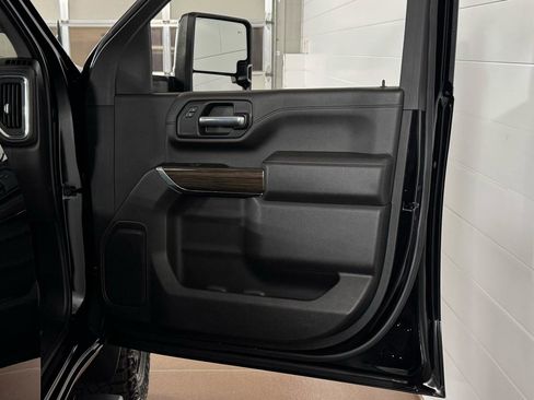 Used 2022 Chevrolet Silverado 2500 LT w/ Midnight Edition image 39