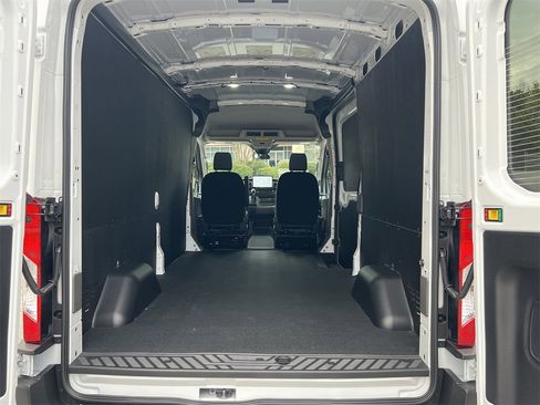 New 2026 Ford Transit 250 148 Medium Roof w/ Load Area Protection Package image 18