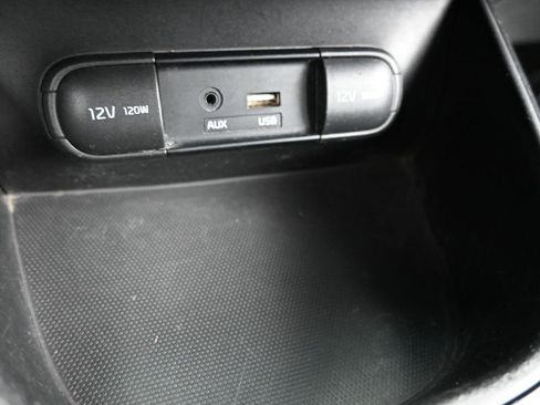 Used 2019 Kia Soul image 29