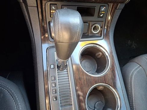 Used 2016 Chevrolet Traverse LT w/ Style and Technology Package image 16