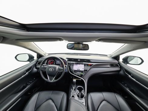Used 2019 Toyota Camry XSE w/ Navigation Package FWD image 11