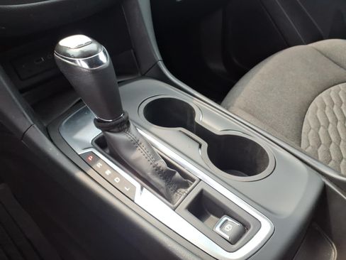 Used 2019 Chevrolet Equinox LT FWD image 19