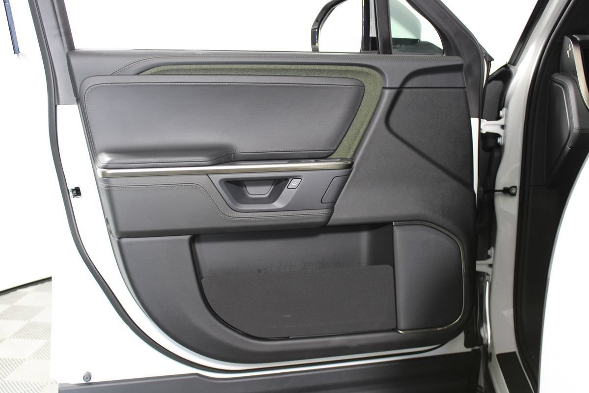 Used 2025 Rivian R1S Adventure Dual AWD/4WD image 43