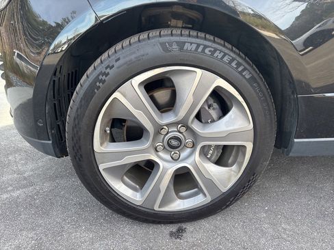 Used 2020 Land Rover Range Rover HSE image 12