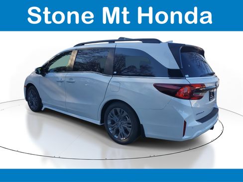 New 2026 Honda Odyssey Touring image 4
