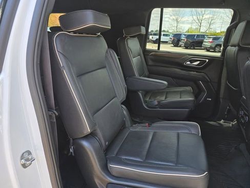 Used 2023 Chevrolet Suburban Premier AWD/4WD image 15