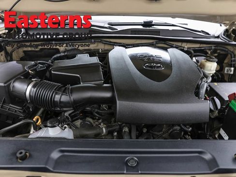 Used 2018 Toyota Tacoma SR5 AWD/4WD image 7