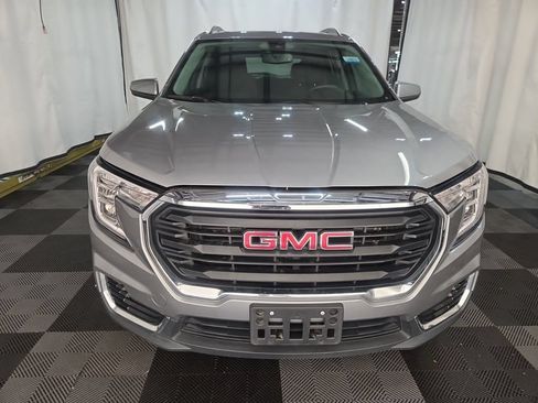 Used 2024 GMC Terrain SLE w/ Driver Convenience Package AWD/4WD image 2
