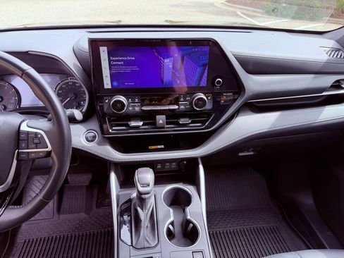 Used 2024 Toyota Highlander XSE image 26