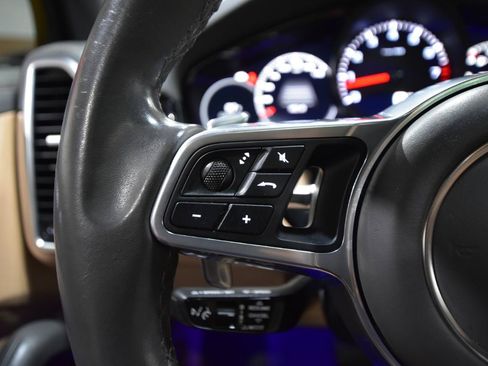 Used 2021 Porsche Cayenne AWD/4WD image 13