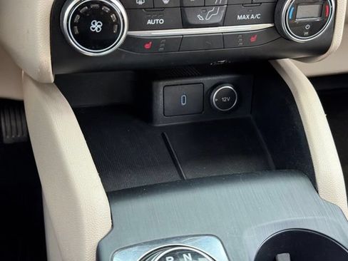 Used 2020 Ford Escape SE FWD image 13