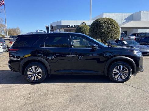 Used 2022 Nissan Pathfinder SL image 2