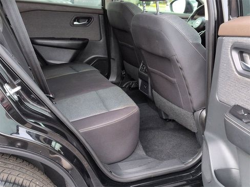 Used 2021 Nissan Rogue SV image 18