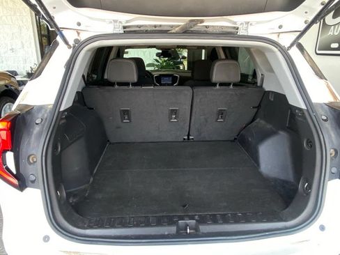 Used 2023 GMC Terrain SLE FWD image 9