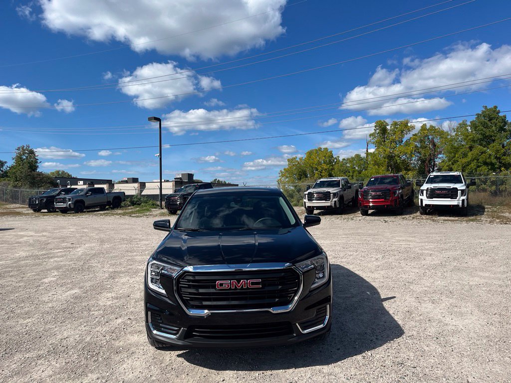 Used 2023 GMC Terrain SLE AWD/4WD image 3