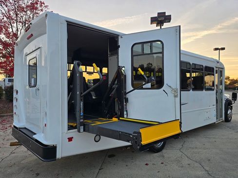 Used 2019 Ford F550 2WD Regular Cab Super Duty image 14