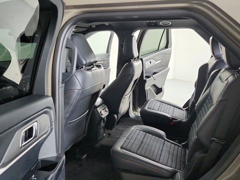 Used 2026 Ford Explorer ST-Line w/ ST-Line Street Pack AWD/4WD image 26