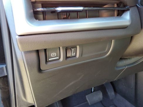 Certified 2024 Cadillac XT4 Premium Luxury image 9