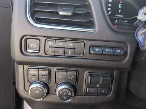 Used 2024 GMC Yukon XL AT4 w/ Technology Package image 13