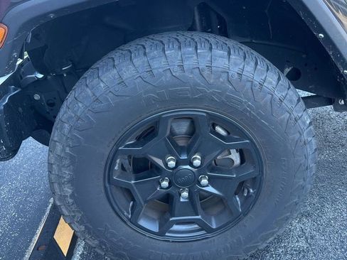 Used 2021 Jeep Gladiator Sport AWD/4WD image 3