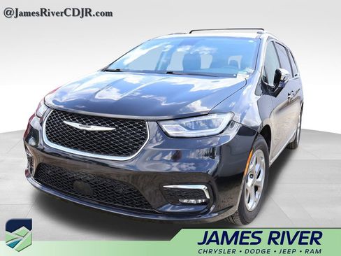 Used 2022 Chrysler Pacifica Limited FWD image 2