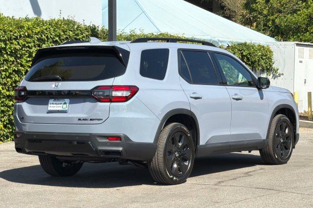 New 2026 Honda Pilot Black Edition image 4