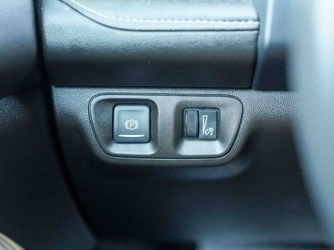 Used 2021 GMC Acadia SLE w/ Driver Convenience Package image 31