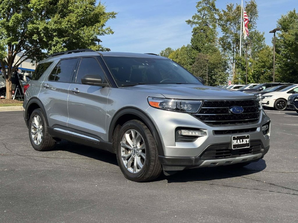 Used 2020 Ford Explorer XLT w/ Equipment Group 202A AWD/4WD image 2