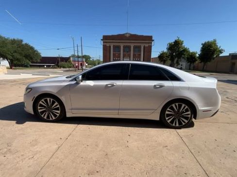 Used 2017 Lincoln MKZ Reserve FWD image 5