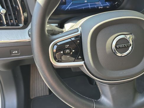 Certified 2025 Volvo XC60 B5 Plus image 19