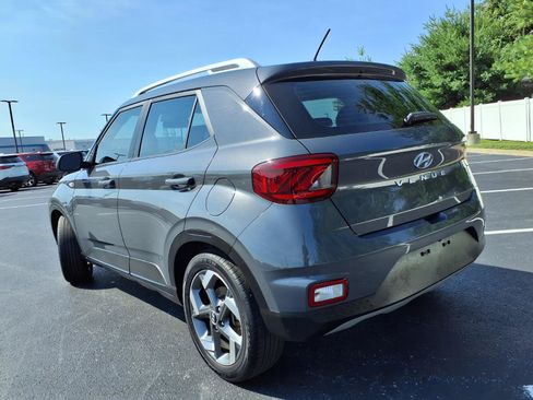 Used 2025 Hyundai Venue SEL FWD image 27