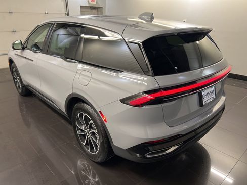 Used 2026 Lincoln Nautilus Premier w/ Equipment Group 102A image 4