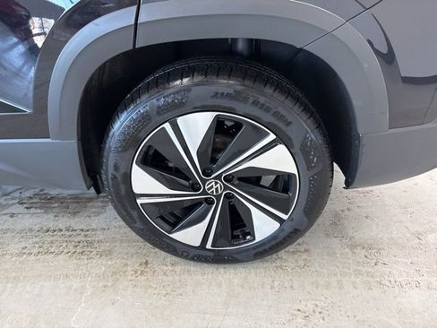 Used 2024 Volkswagen Taos SE image 7