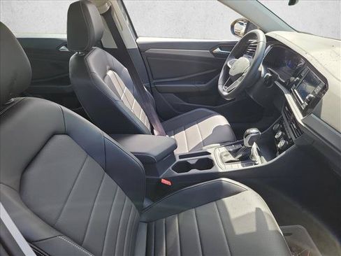 Used 2023 Volkswagen Jetta SE FWD image 12