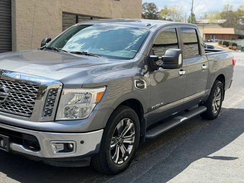 Used 2017 Nissan Titan SV RWD image 34