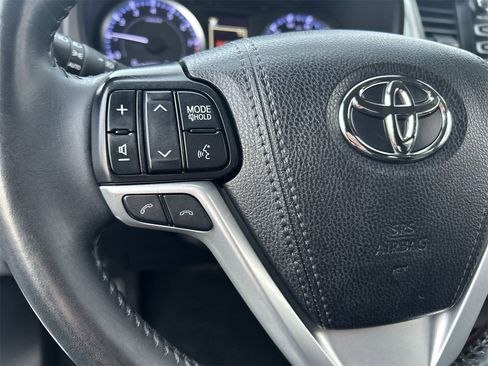 Used 2019 Toyota Highlander FWD V6 image 20