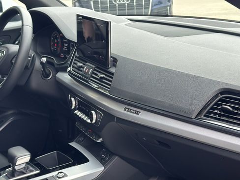 Certified 2025 Audi Q5 2.0T Premium image 29