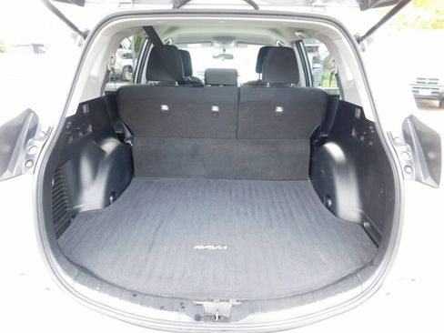 Used 2016 Toyota RAV4 LE image 5