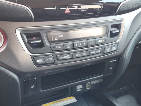 Used 2022 Honda Pilot Special Edition image 12