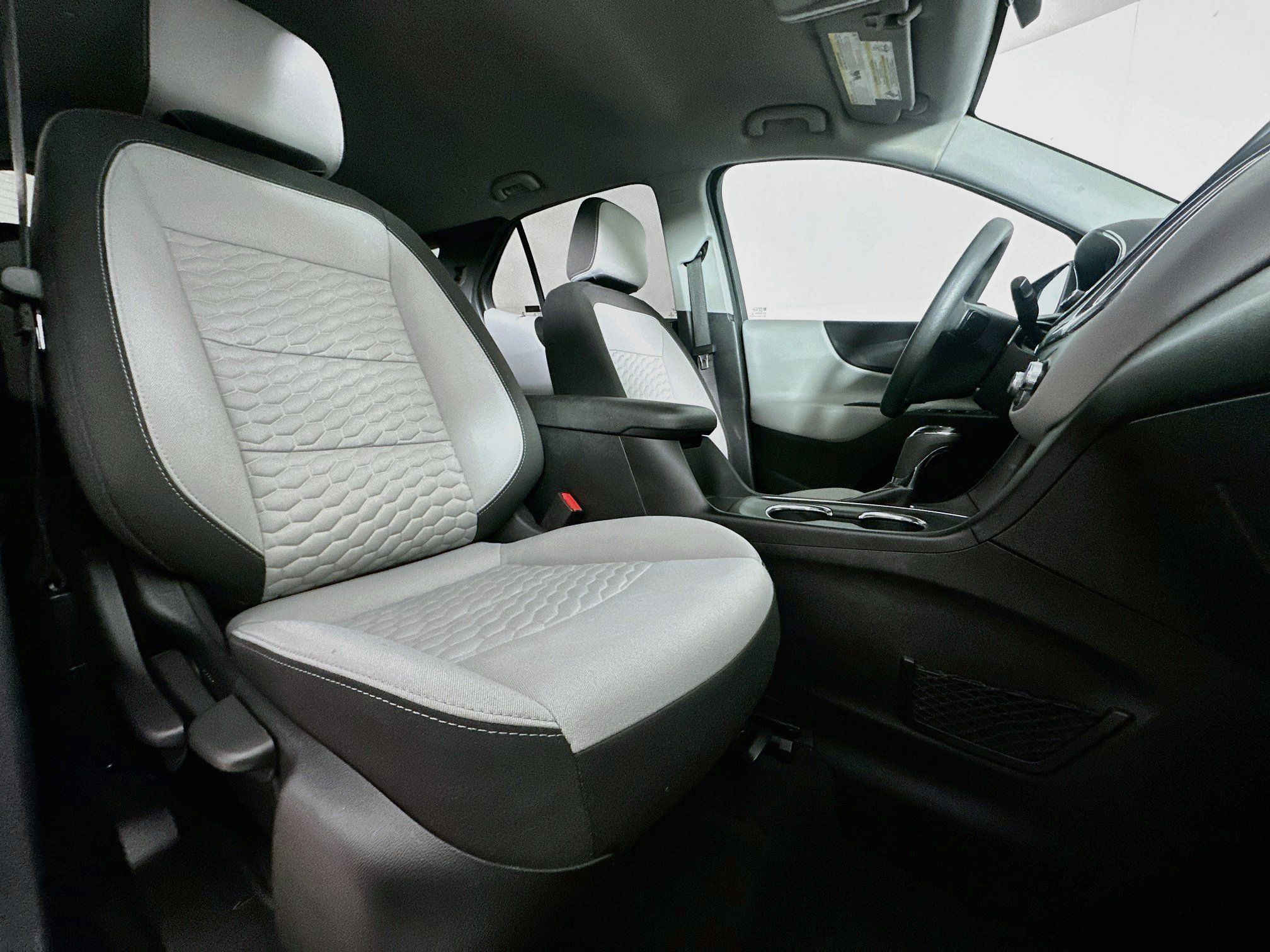Used 2018 Chevrolet Equinox LS FWD image 28