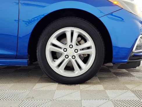 Used 2017 Chevrolet Cruze LT w/ Convenience Package FWD image 7