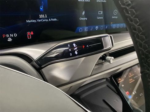 Used 2026 Cadillac Vistiq Sport image 26