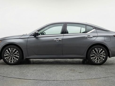 Used 2025 Nissan Altima 2.5 SV image 5