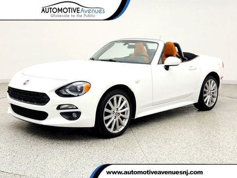 Used 2018 FIAT 124 Spider Lusso w/ Navigation & Sound Group RWD image 1