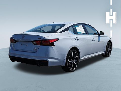 Used 2024 Nissan Altima 2.5 SR w/ SR Premium Package image 3