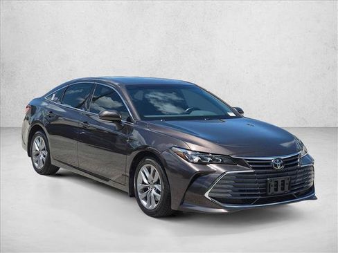 Used 2020 Toyota Avalon XLE w/ Moonroof Package FWD image 3