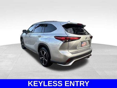 Used 2022 Toyota Highlander XSE image 6