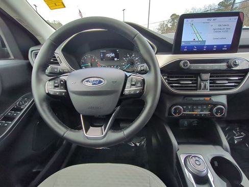 Used 2022 Ford Escape SE w/ SE Sport Appearance Package image 16